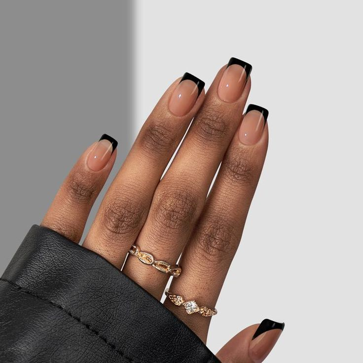 15 Minimalist Nail Art Ideas for Chic, Simple, and Timeless Nails 3 image 2