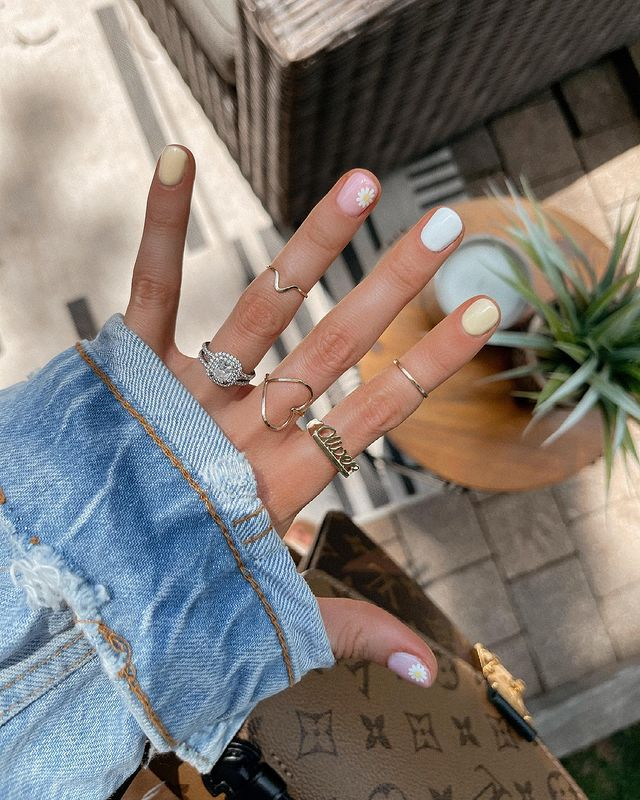 17+ Floral Nails To Try Out This Spring! 10 image 202