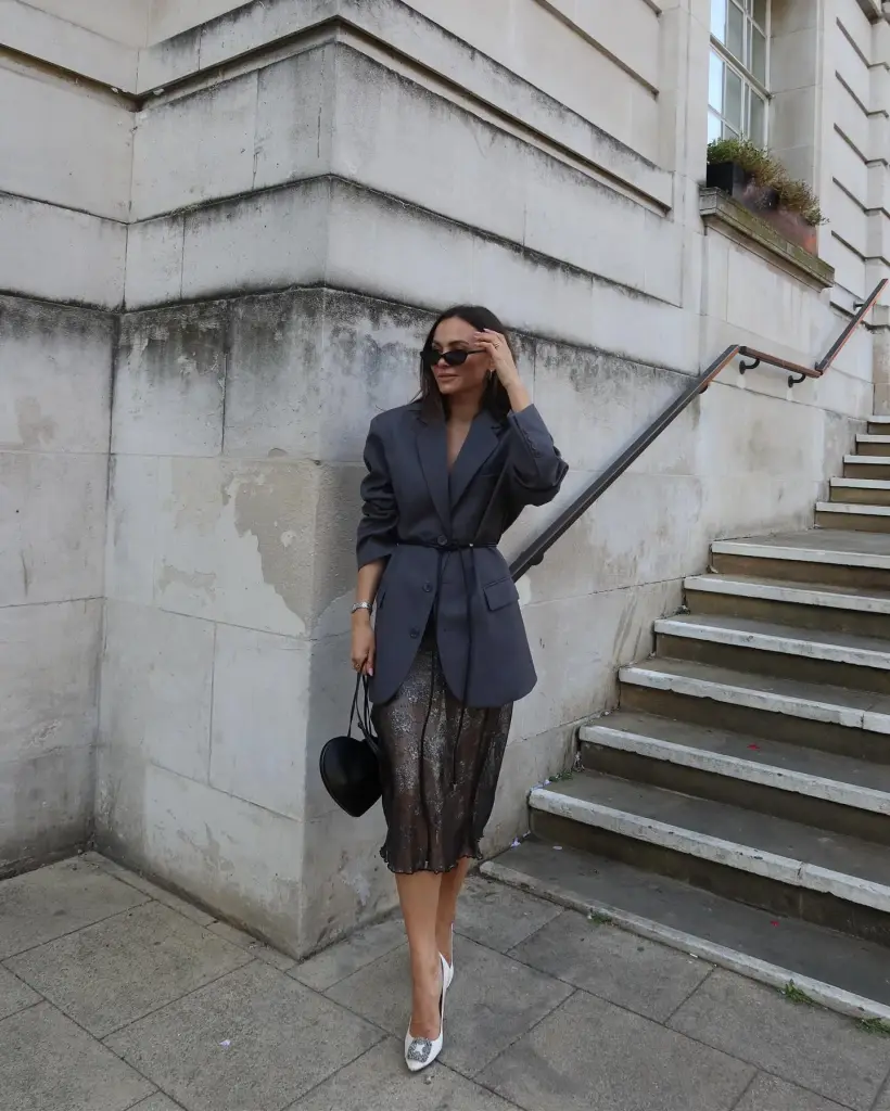 Black Maxi Skirt Outfit Ideas for a Stylish Look 10 Black Long Coat
