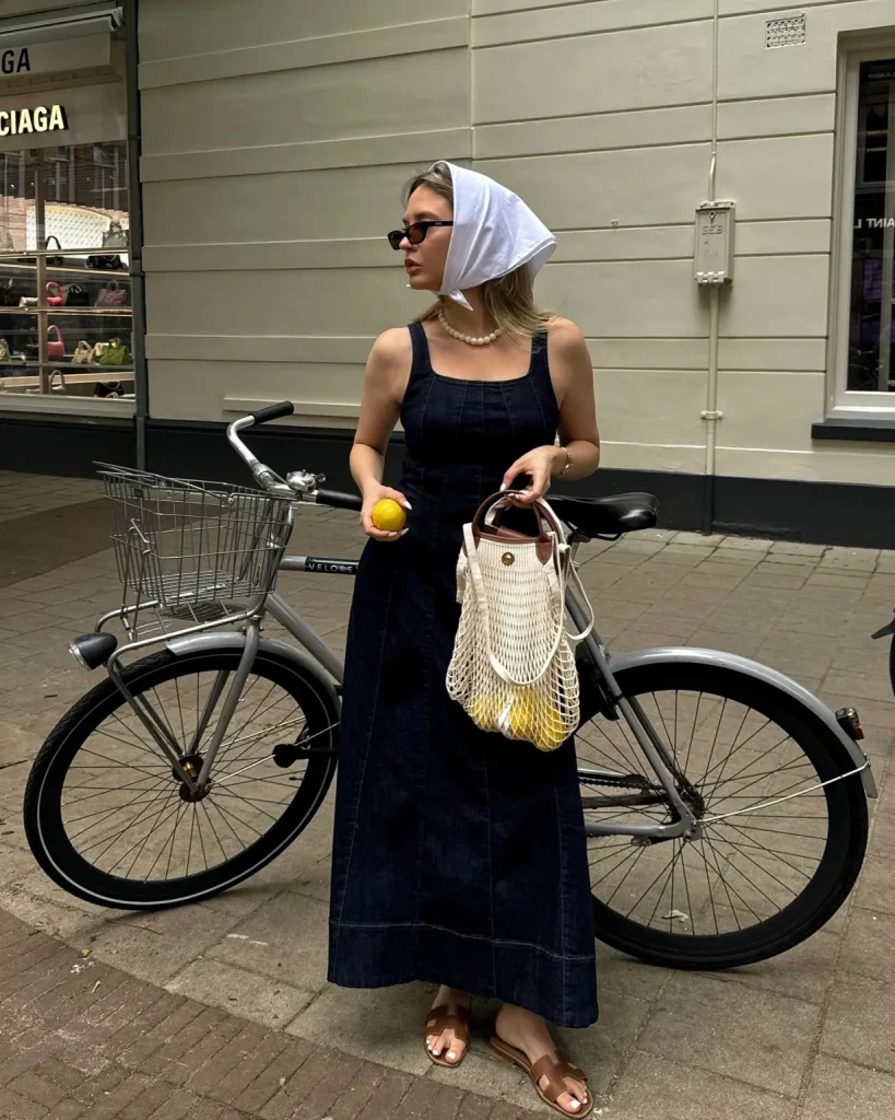 Italian Outfits Style Guide for a Chic and Elegant Look 3 Black Long Dress