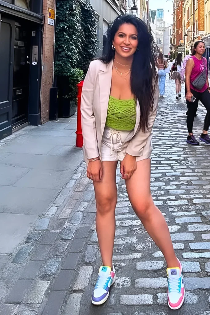 London Outfit Ideas for Effortless Chic Style 14 Blazer Shorts Set Spring Outfit