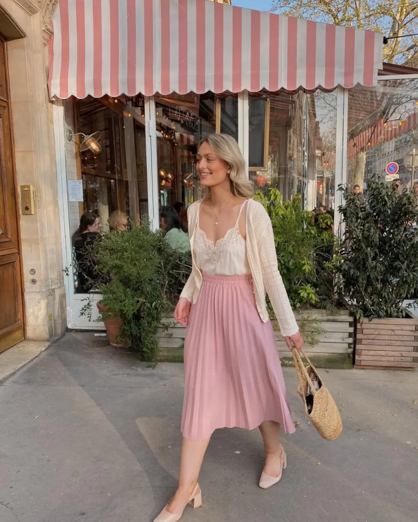 Italian Outfits Style Guide for a Chic and Elegant Look 1 Cardigan