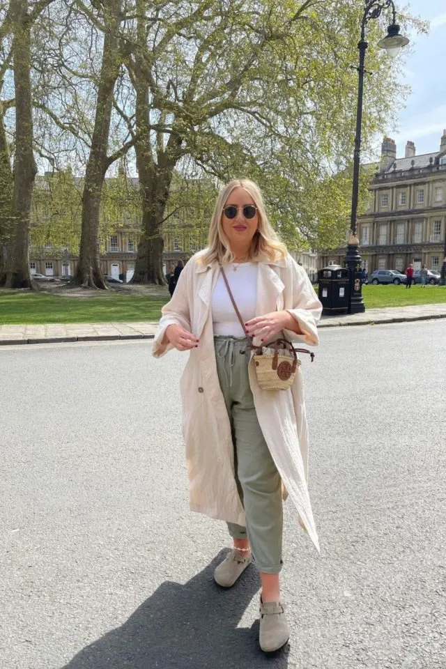 Stylish Linen Trousers Outfit Ideas for Effortless Looks 4 Cozy and Casual in Neutral Tones