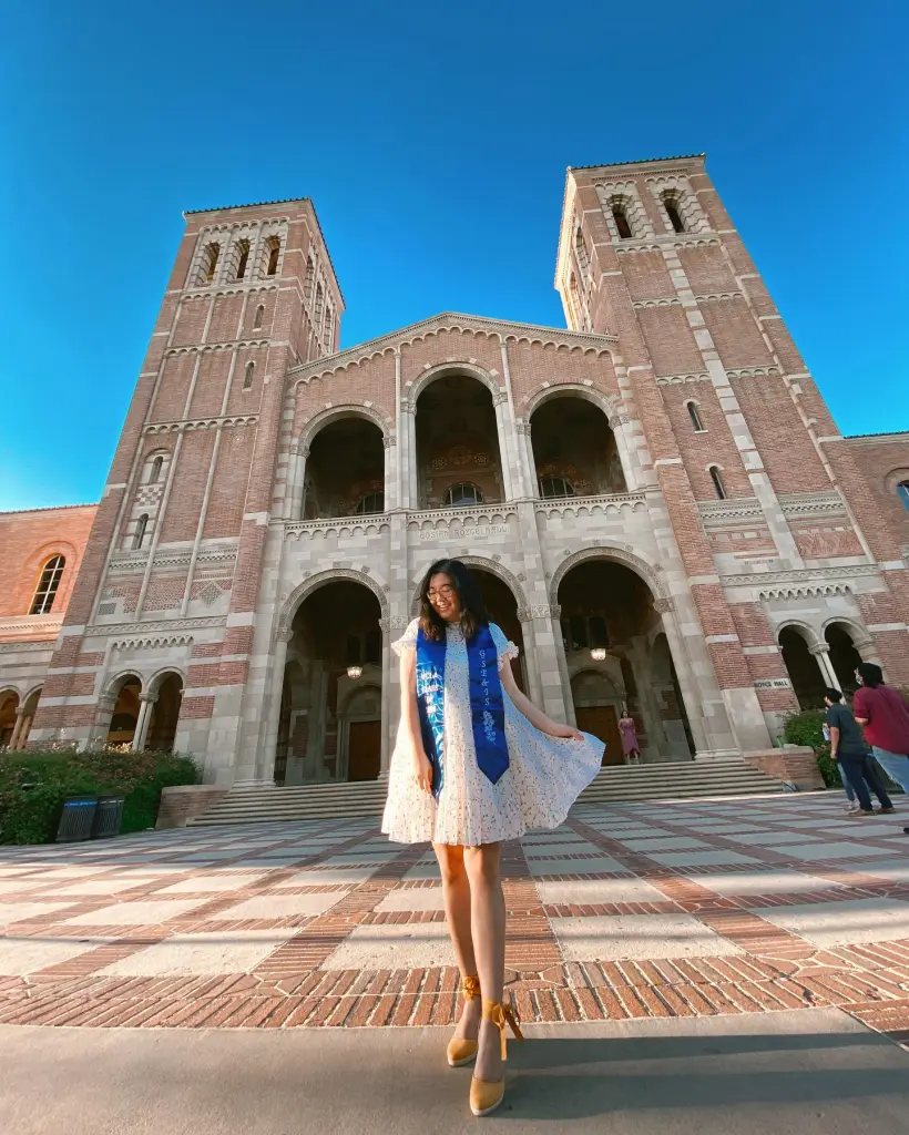 Graduation Outfit Ideas for a Stylish and Memorable Day 4 Flowy Mini Skirt