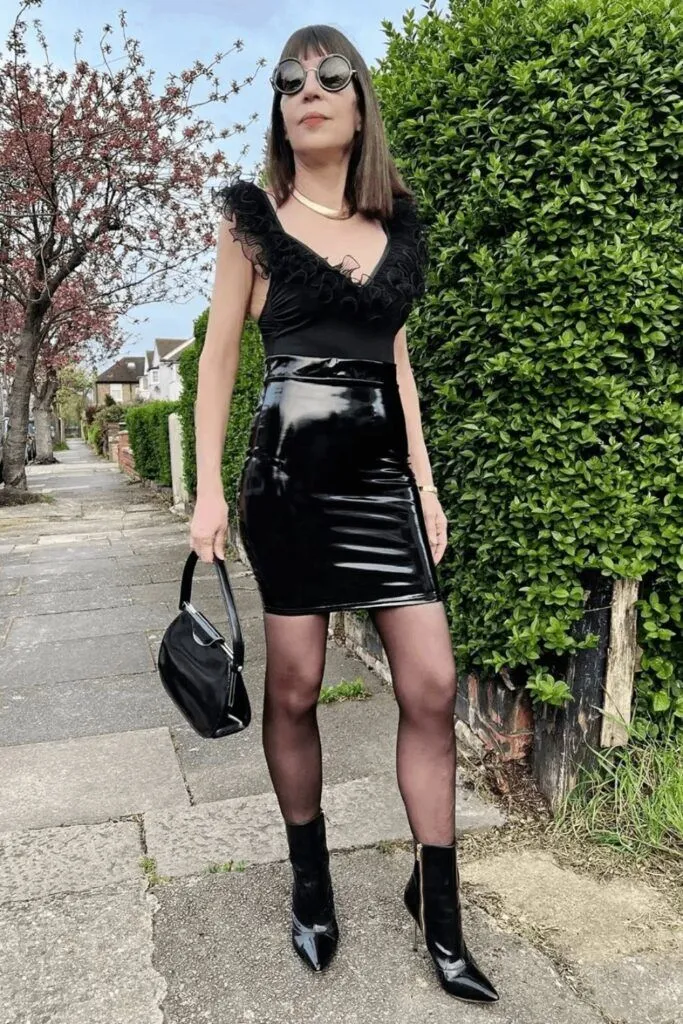 Chic Pencil Skirt Outfits for Every Occasion 1 Girls’ Night Out Look
