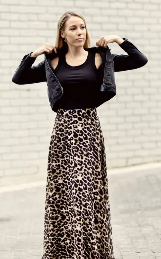 Chic Maxi Skirt Outfits for Every Occasion 3 Maxi skirt outfits15 636x1024 1