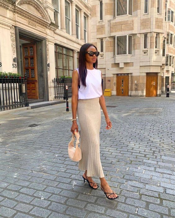 Stunning Cancun Mexico Outfits for a Stylish Vacation 12 Pleated Cashmere Skirt with White Top