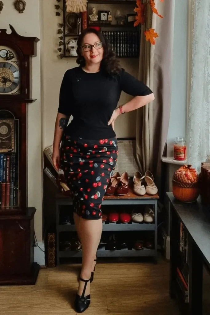 Chic Pencil Skirt Outfits for Every Occasion 4 Retro Romance
