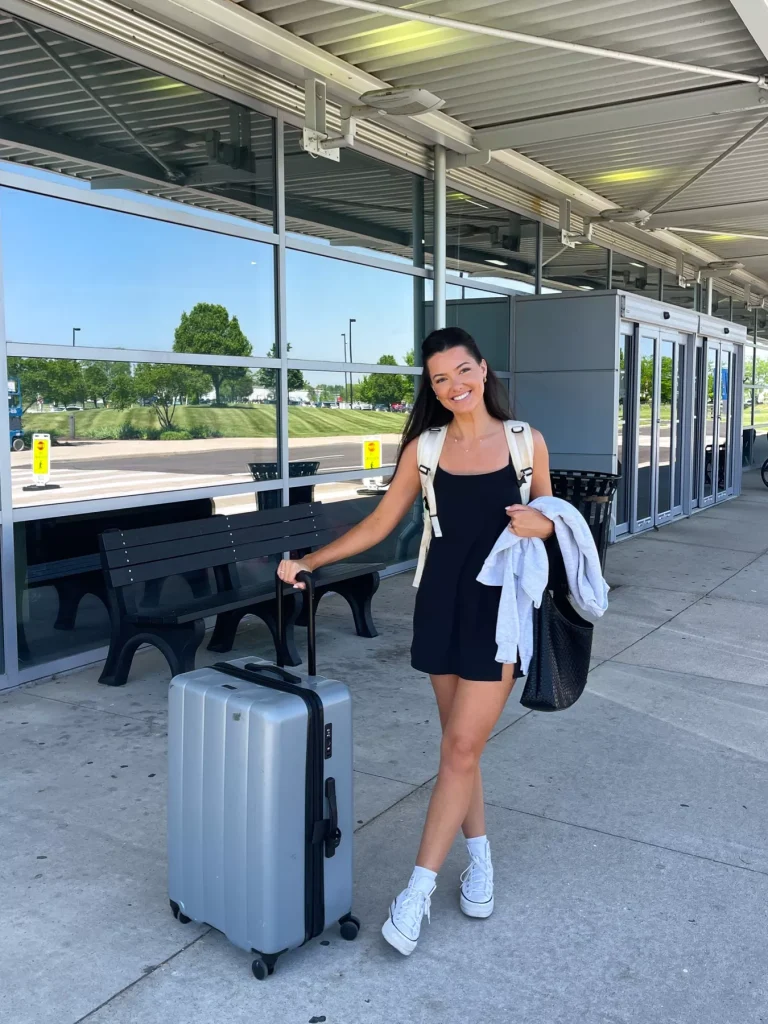 17+ Comfy Airport Outfit Ideas You’ll Want To Copy This Summer 9 cassiesethna