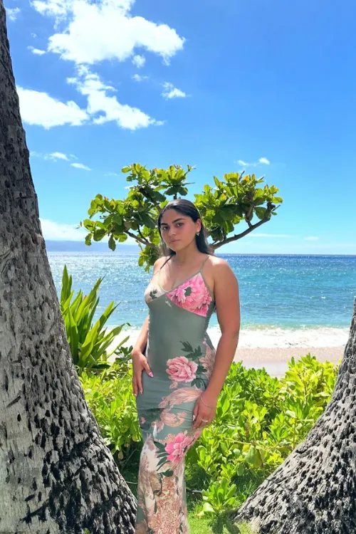 Stylish Hawaii Vacation Outfits to Stay Cool and Chic 10 floral 1