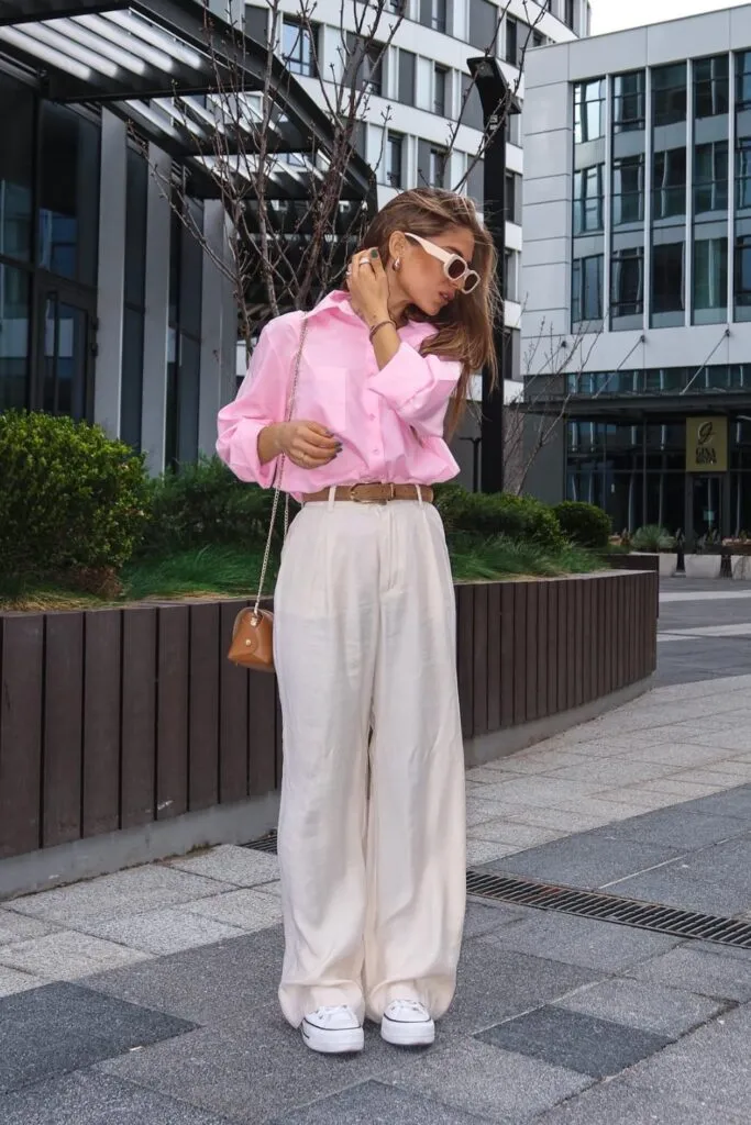 Chic Oversized Shirt Outfit Ideas for Effortless Style 4 how to style oversized shirt 4 683x1024 1