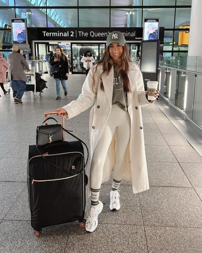 9 Best Airport Outfit Summer Stay Cool and Stylish 3 image 159
