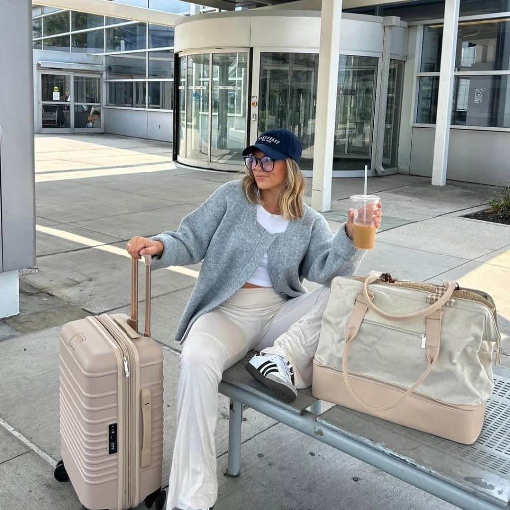 9 Best Airport Outfit Summer Stay Cool and Stylish 8 image 168