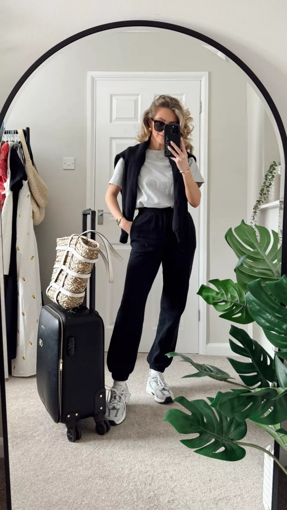 17+ Comfy Airport Outfit Ideas You’ll Want To Copy This Summer 12 image 292