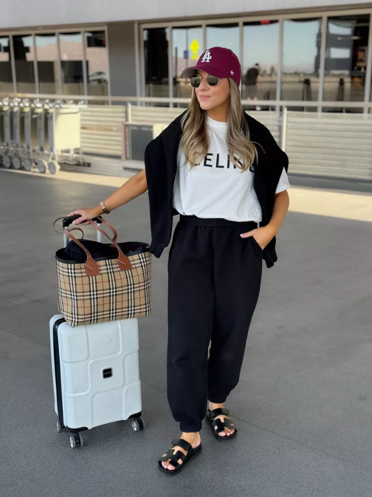 17+ Comfy Airport Outfit Ideas You’ll Want To Copy This Summer 14 image 294