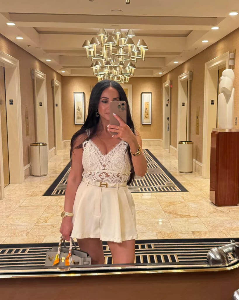 15 Las Vegas Outfit Ideas Stylish Looks for a Glamorous Trip 3 image 302
