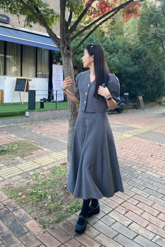16 Chic Long Skirt Outfits for Every Occasion 16 image 31