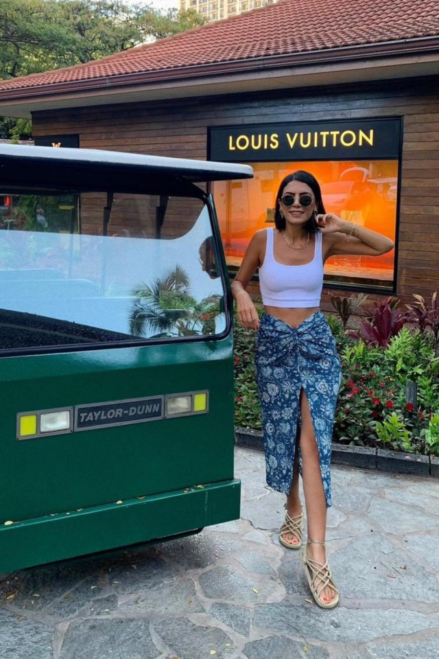 12 Hawaii Outfits That Keep You Stylish and Comfortable 10 image 87