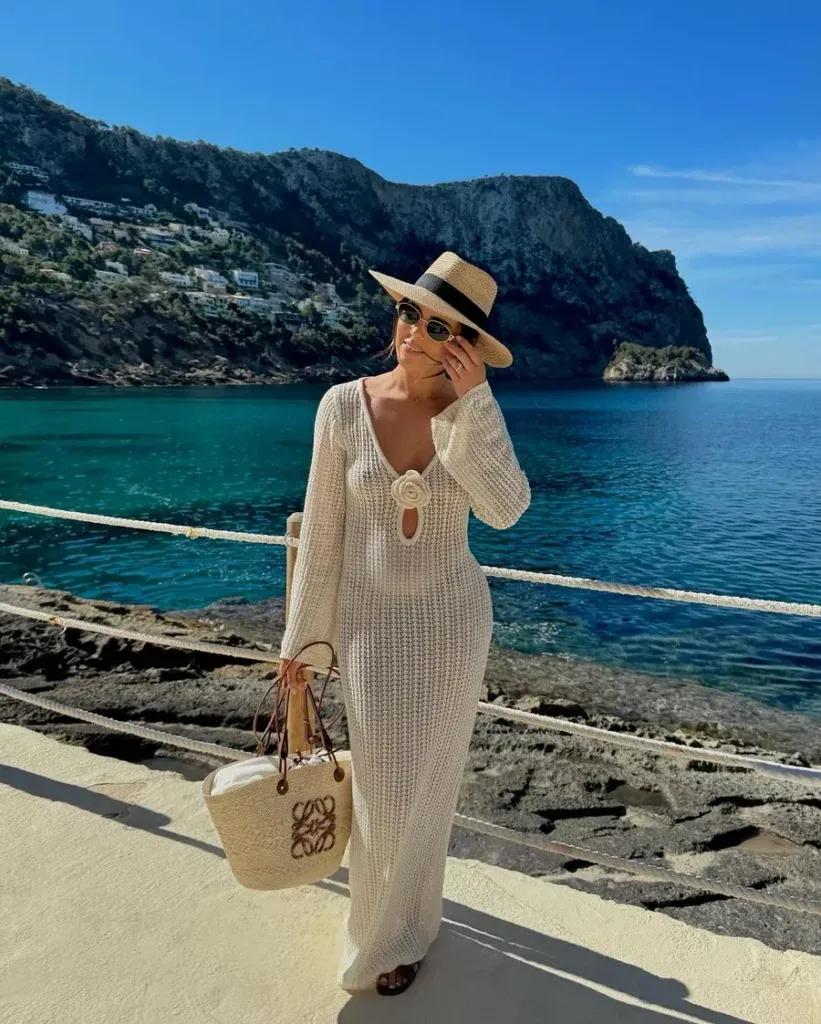 Beach Vacation Outfits for a Stylish and Relaxing Getaway 14 jessicarosehayhurst 821x1024 1