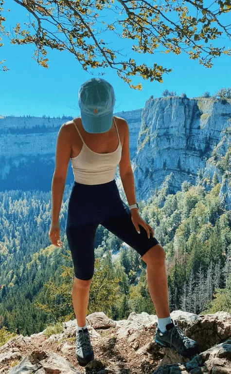 Hiking Outfits for Stylish and Comfortable Adventures 8 outfits for hiking date outfits20