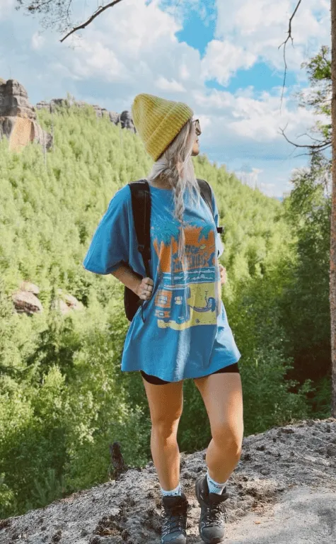 Hiking Outfits for Stylish and Comfortable Adventures 10 outfits for hiking date outfits23