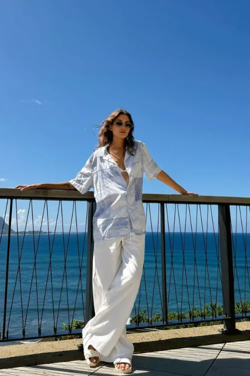Stylish Hawaii Vacation Outfits to Stay Cool and Chic 2 oversized