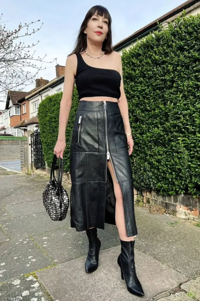 Trendy Midi Skirt Outfits to Elevate Your Style 14 1 Midi Skirt Outfits 2 683x1024 1
