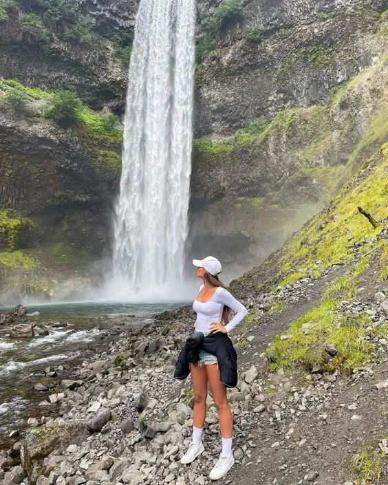 Hiking Outfit Summer Ideas That Keep You Cool and Stylish 4 75cf3d7e90f5f172c5d7569c3d6989dd