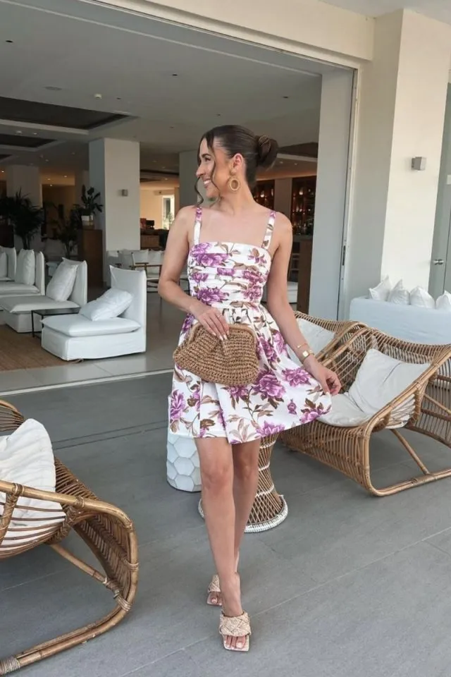 Greece Outfit Ideas for Stunning Vacation Looks 10 Greece Outfits 10 640x960 1
