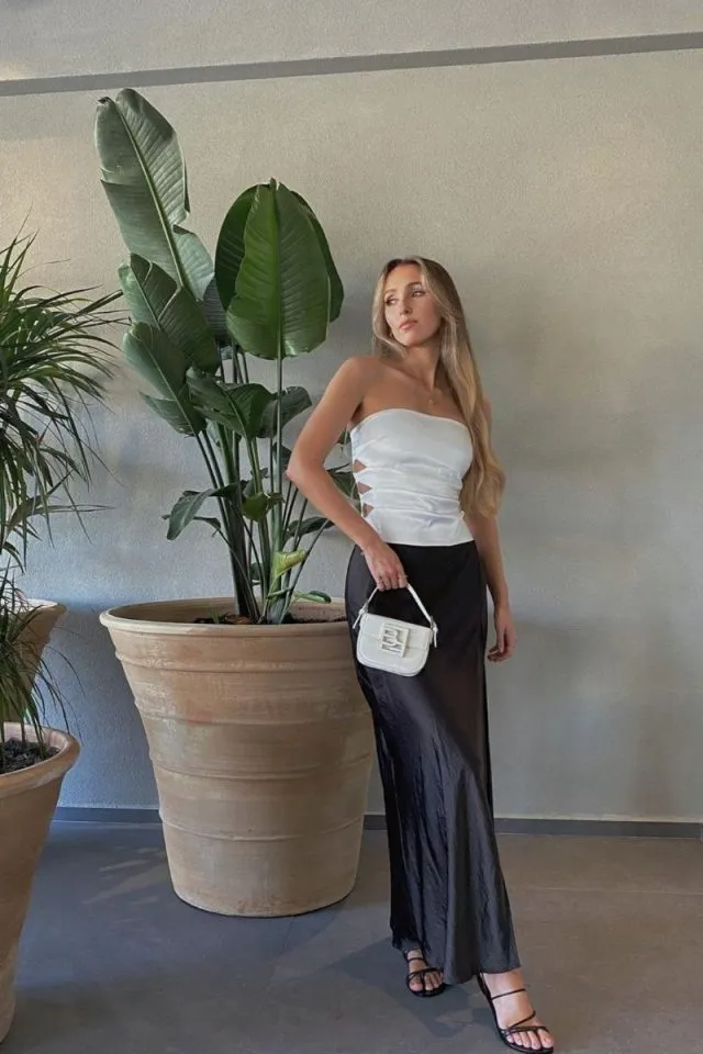 Greece Outfit Ideas for Stunning Vacation Looks 11 Greece Outfits 12 640x960 1