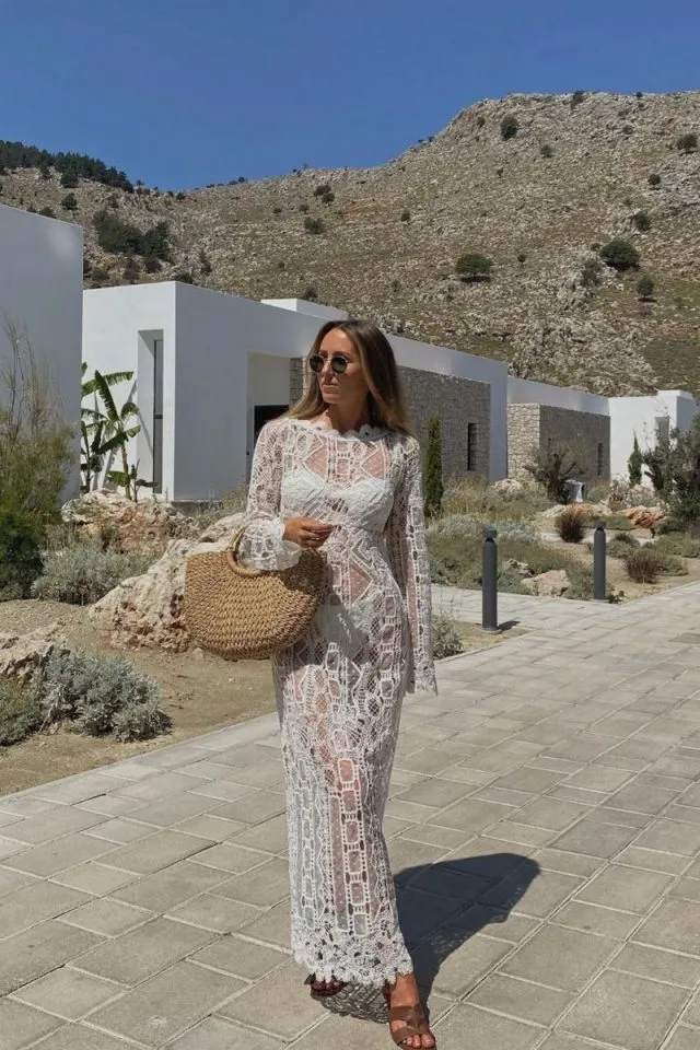 Greece Outfit Ideas for Stunning Vacation Looks 15 Greece Outfits 14 640x960 1