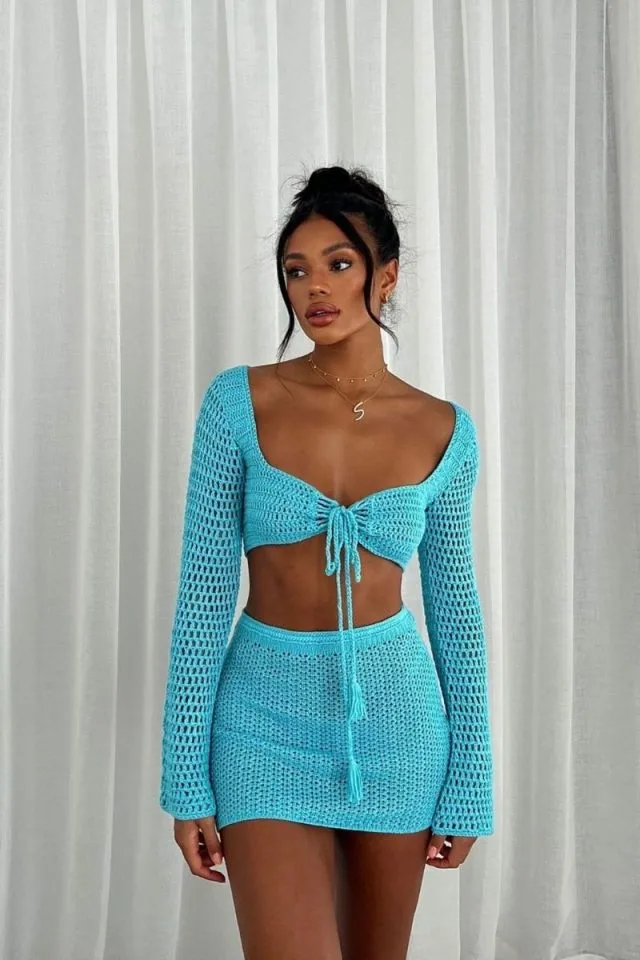 Greece Outfit Ideas for Stunning Vacation Looks 3 Greece Outfits 17 640x960 1