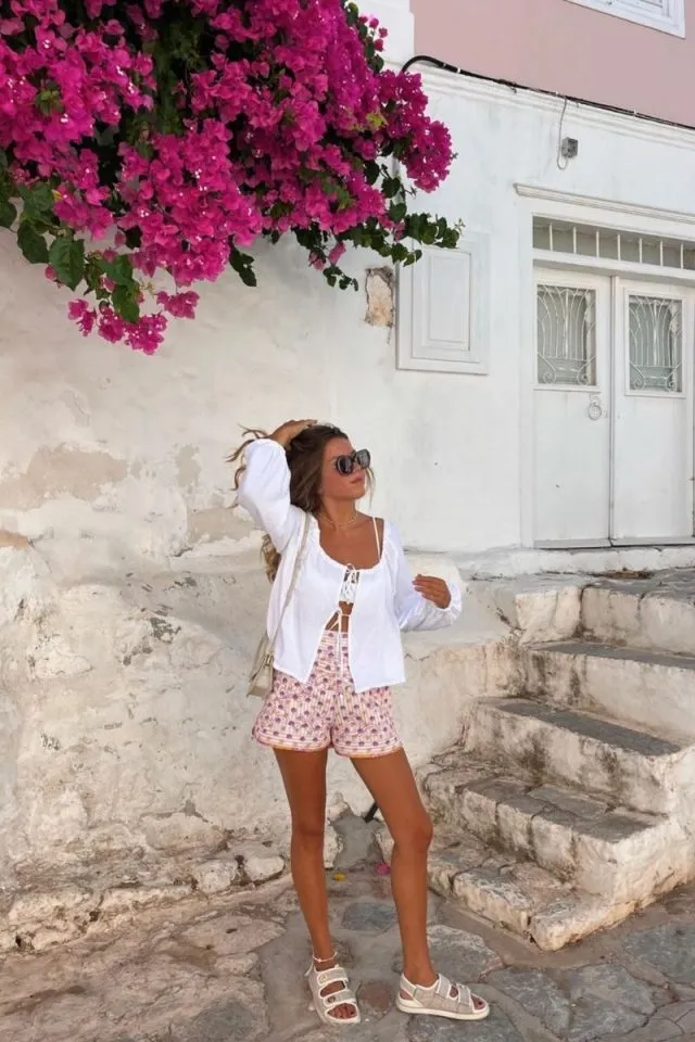 Greece Outfit Ideas for Stunning Vacation Looks 12 Greece Outfits 24 640x960 1