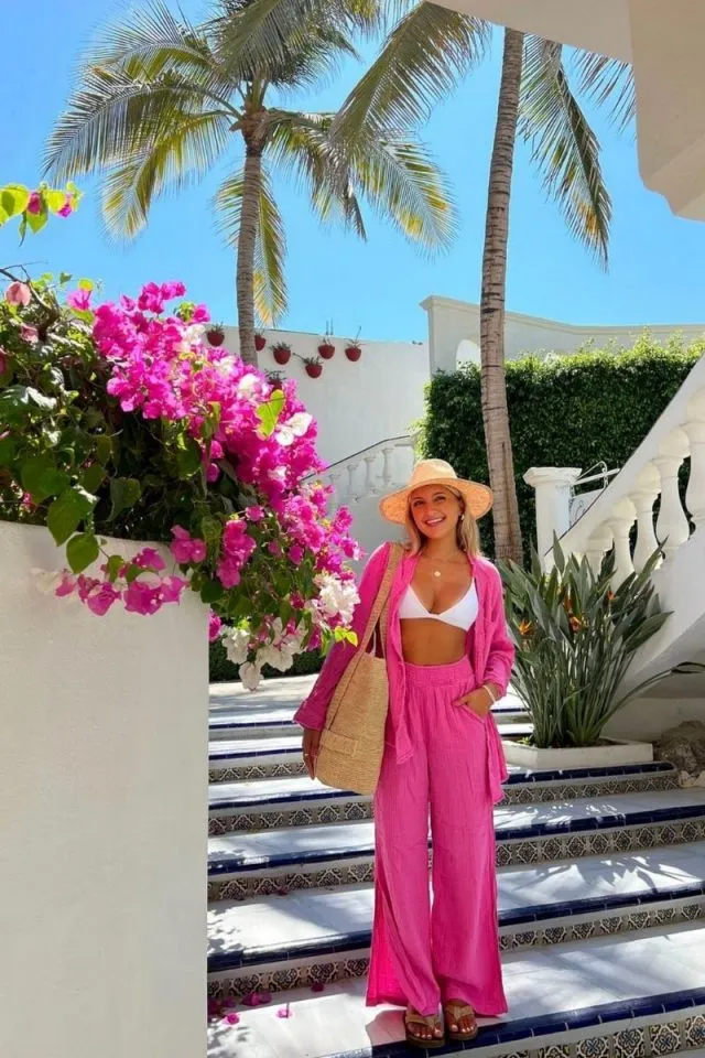 Greece Outfit Ideas for Stunning Vacation Looks 2 Greece Outfits 5 640x960 1