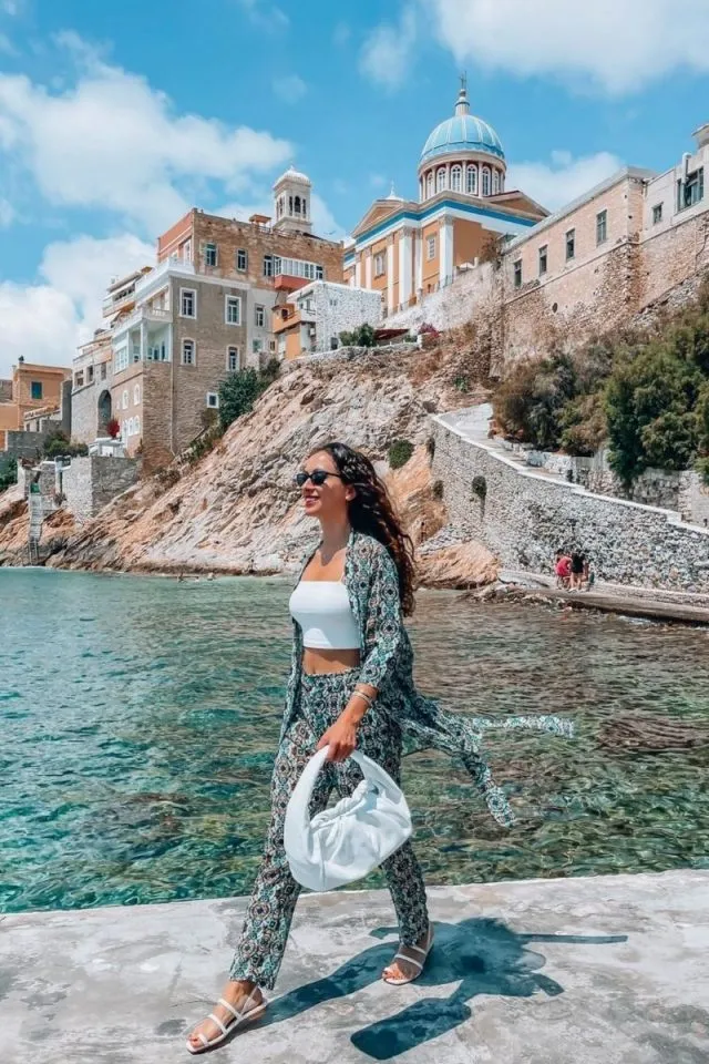 Greece Outfit Ideas for Stunning Vacation Looks 9 Greece Outfits 7 640x960 1