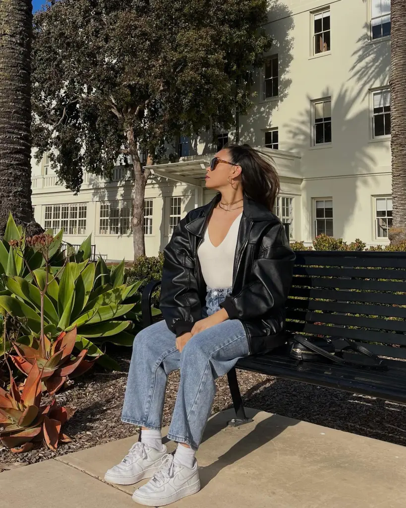 San Francisco Outfit Ideas for Every Weather Style 7 LEATHER JACKET AND BLUE JEANS