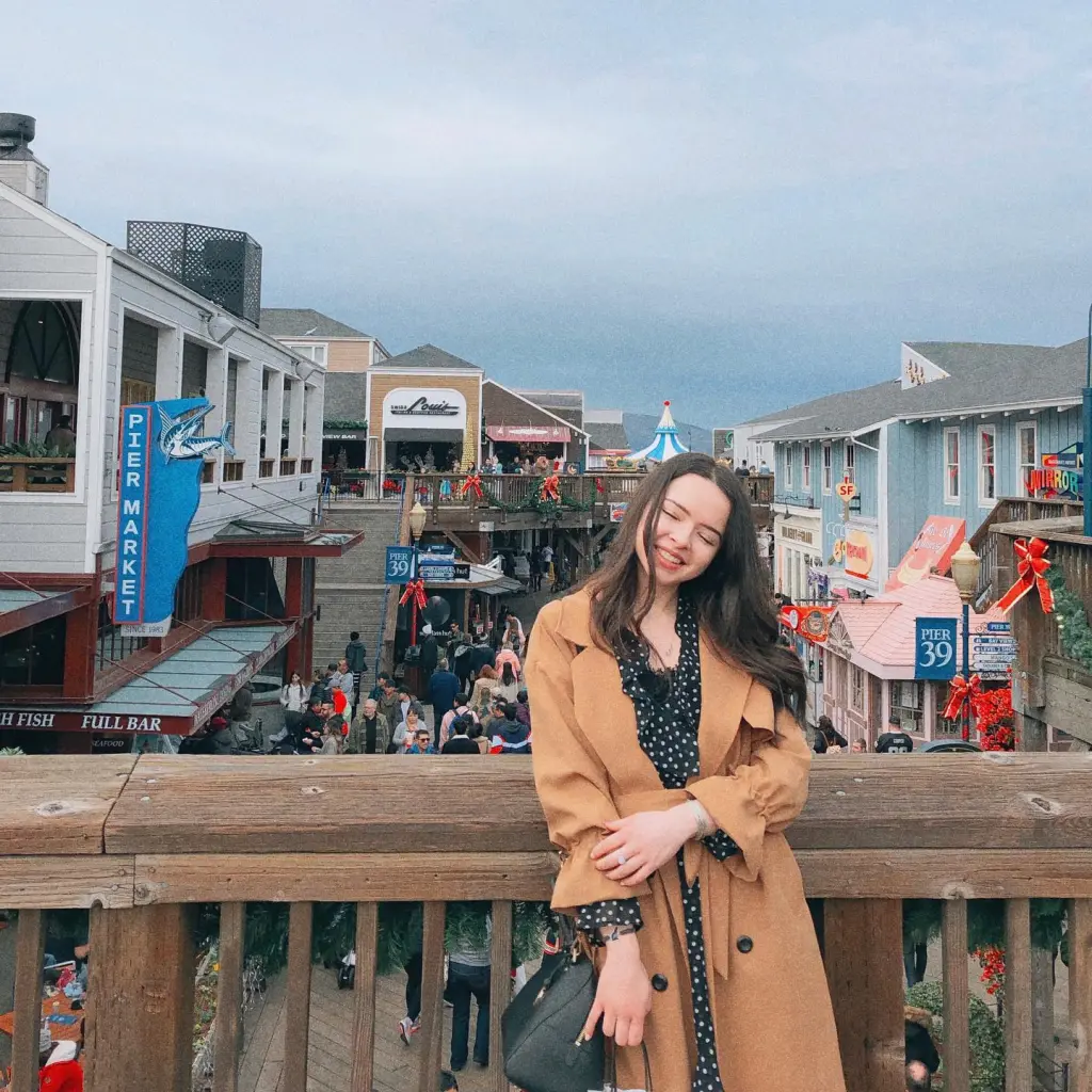 San Francisco Outfit Ideas for Every Weather Style 3 TRENCH COAT SF