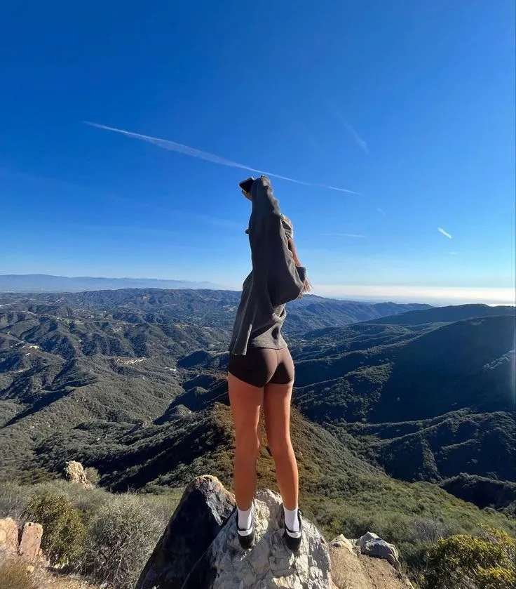 Hiking Outfit Summer Ideas That Keep You Cool and Stylish 2 a43d3fb5be3372953770891810910951