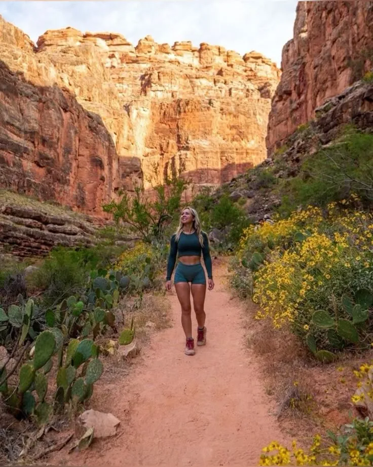 Hiking Outfit Summer Ideas That Keep You Cool and Stylish 13 a809af38886487f322be0708487e0bf8