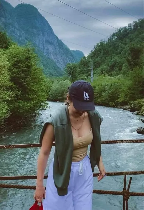 Hiking Outfit Summer Ideas That Keep You Cool and Stylish 10 f7edf1fcd4db7b4631d548f7d57d17f7