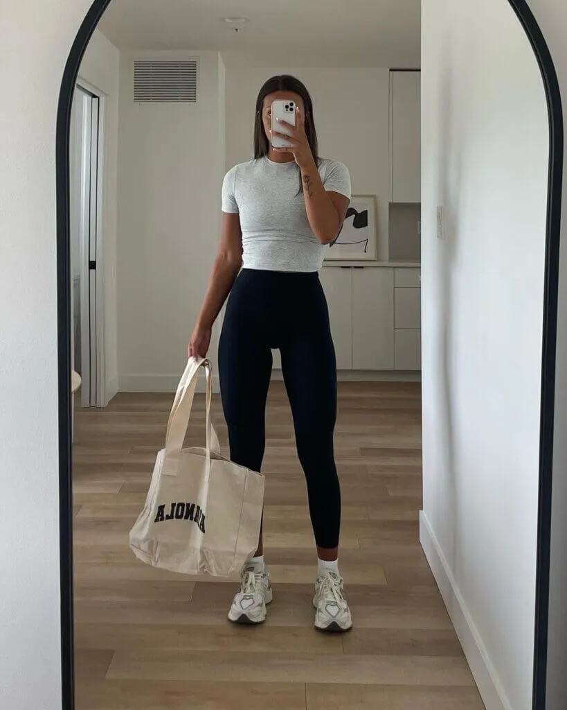 Stylish Comfortable Workout Outfits for Every Move 6 fitness outfits women 819x1024 1