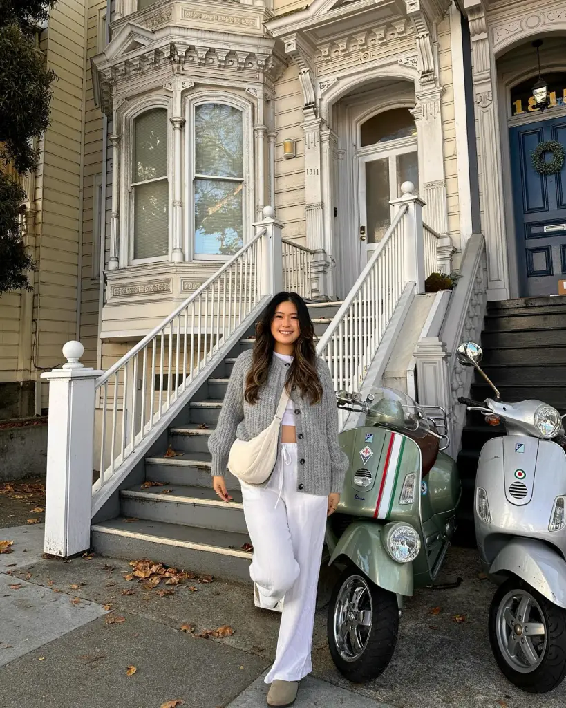 San Francisco Outfit Ideas for Every Weather Style 2 gray sweater white pants