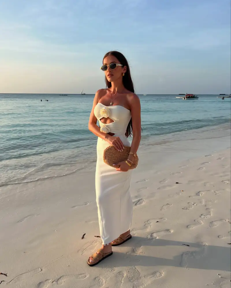 Stylish Summer Beach Outfit Ideas for Women 7 image 35
