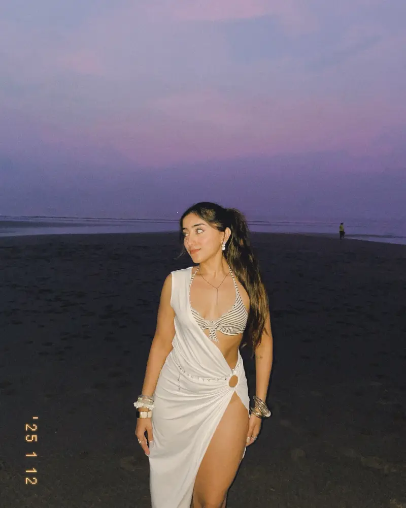 Stylish Summer Beach Outfit Ideas for Women 11 image 39