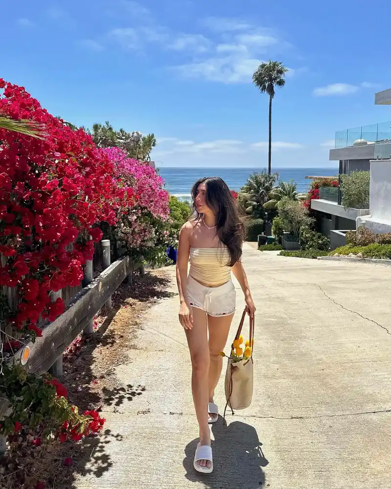 Stylish Summer Beach Outfit Ideas for Women 16 image 44