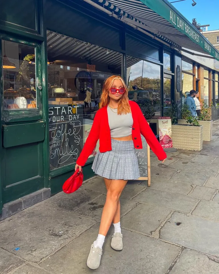90s Style Fashion Trends That Are Making a Comeback 15 image 948474 768x960 1